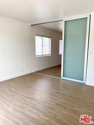 Building Photo - 435 N Oakhurst Dr