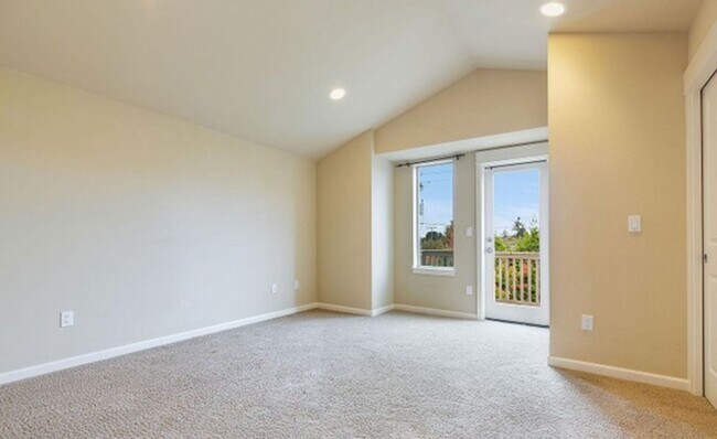 Building Photo - Energy-efficient townhome in the desirable community of Crown Hill is ready to be loved!