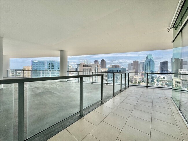 Building Photo - 2500 N Houston St