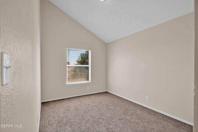 Building Photo - 11816 2 Towers Dr