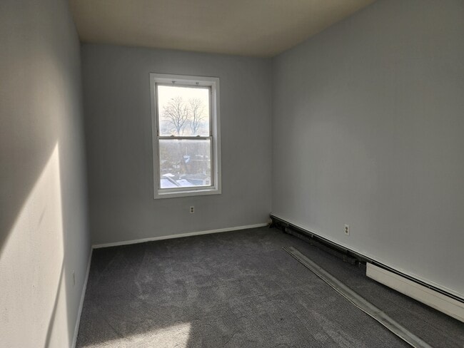 Building Photo - 210 Main St