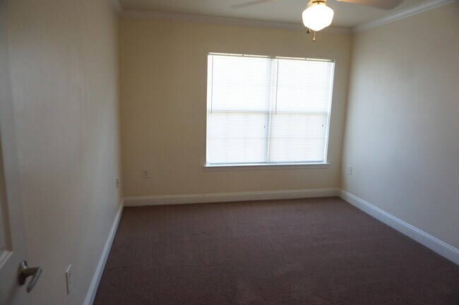 Building Photo - 519 Wingspan Way