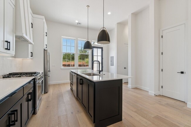 Building Photo - Minimalist Magic: 2-Bed Apartment Over Sel...