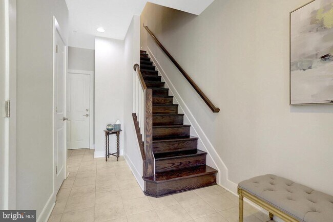 Building Photo - 2004 Potomac Ave