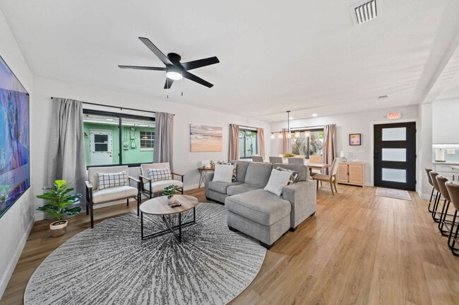 Building Photo - 115 Esther Dr