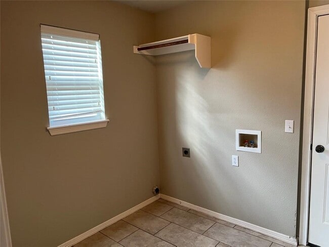 Building Photo - 3101 Brushwood Ave