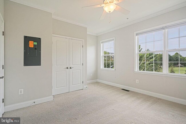 Building Photo - 5926 Talbot Dr