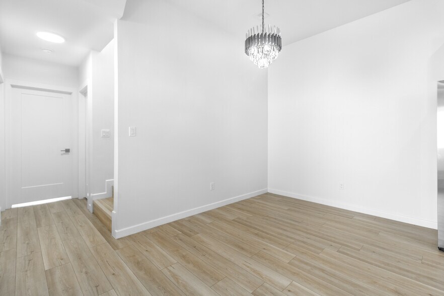 Building Photo - 2604 Kerria Ave