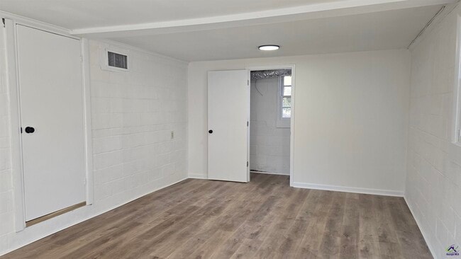 Building Photo - 101 Vivian Dr