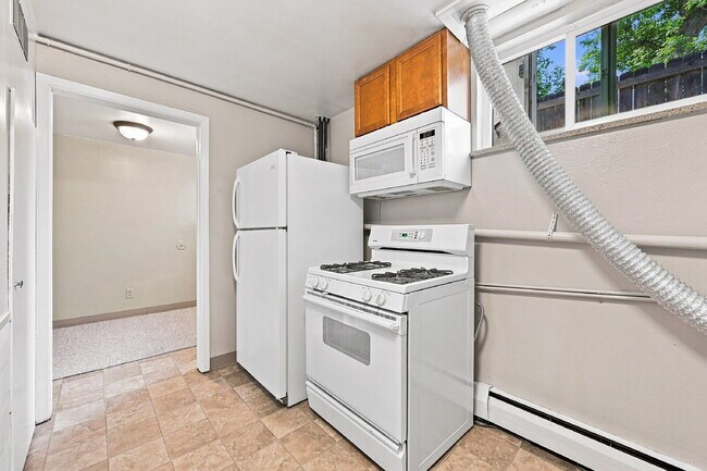 Building Photo - PRICE REDUCED!!  BEST PRICE IN THE AREA FOR 4+BEDROOM  Spacious 4-Bedroom Wheat Ridge Home with F...