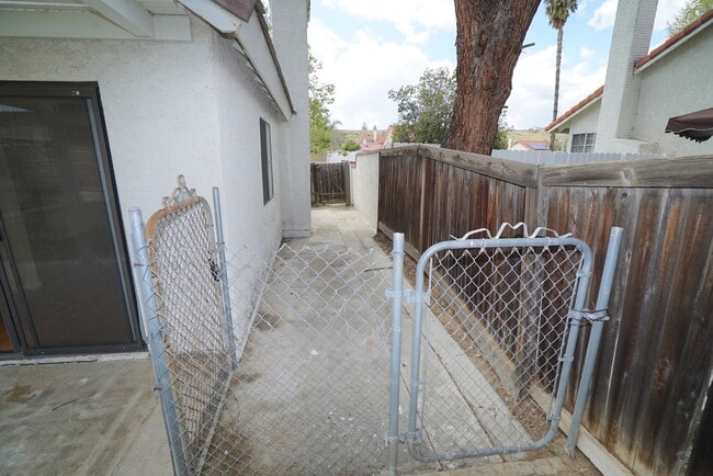 Building Photo - COMING SOON! Live Oaks Community 3 Bedroom...