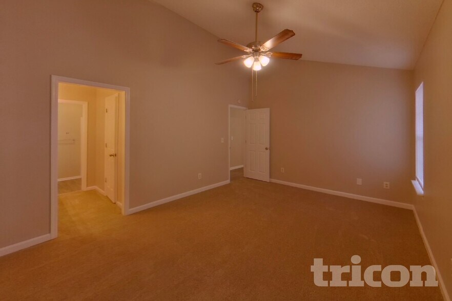 Building Photo - 424 Forest Grove Cir