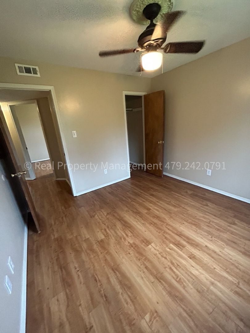 Building Photo - 1908 Cherrybark Dr