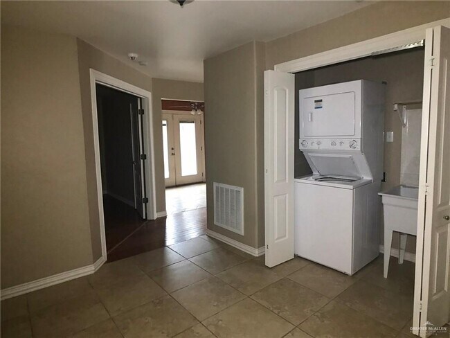 Building Photo - 37 San Jacinto St