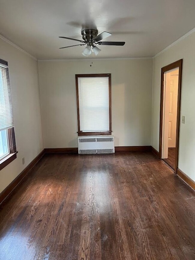 Building Photo - 453 E Kline St