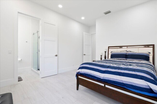 Building Photo - 2313 Golf Brook Dr