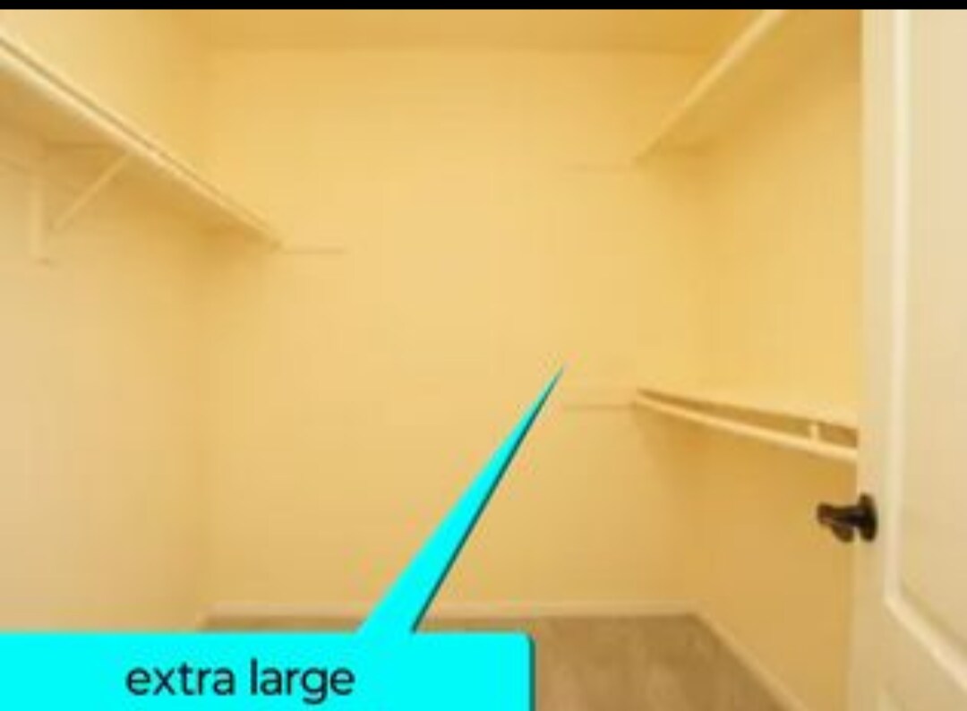 Extra large closets - 135 Courtyard Dr