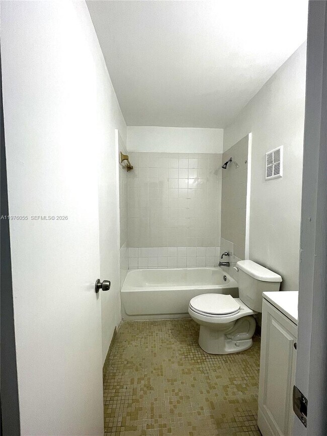 Building Photo - 19255 NE 2nd Ave