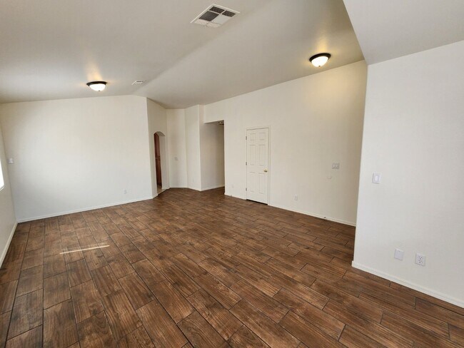 Building Photo - Lovely Single Story Home