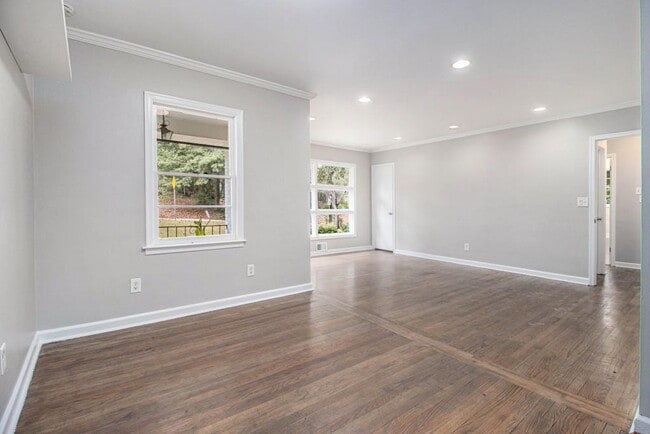 Building Photo - 2550 Graywall St