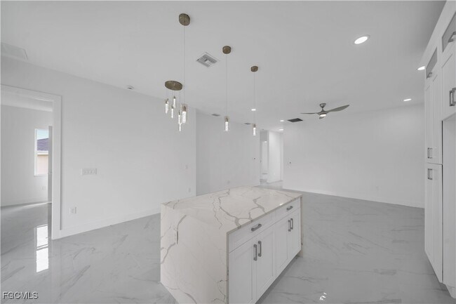 Building Photo - 1155 Countess Ave