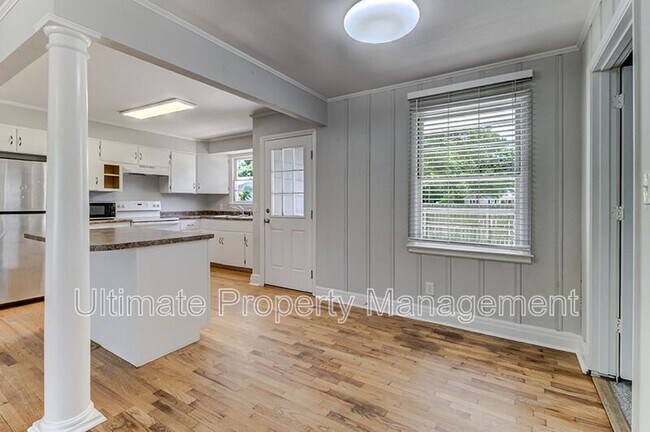 Building Photo - 5332 Wrightsville Ave