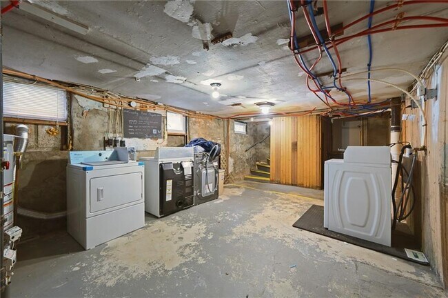 Building Photo - 81 Ledge St