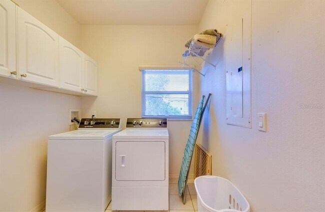 Building Photo - 7213 Tropical Dr