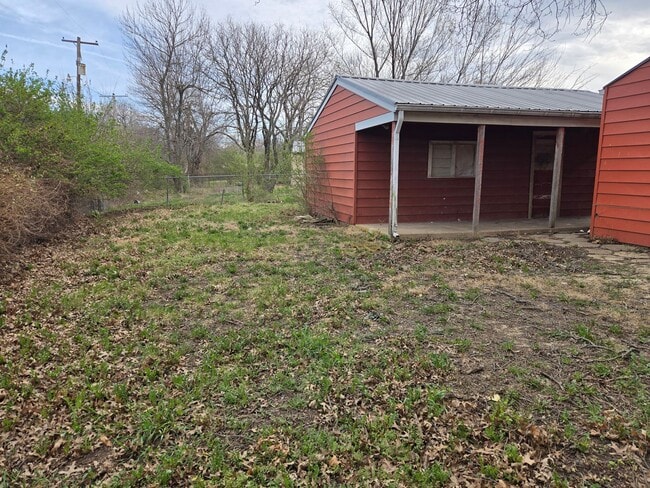 Building Photo - 3 bed 1 bath house