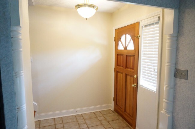 Building Photo - 1058 18th Ave NW