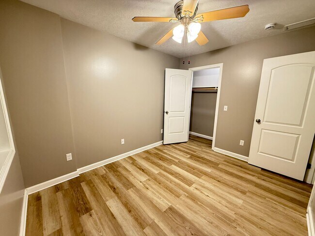 Building Photo - 35-37 Westwood Drive