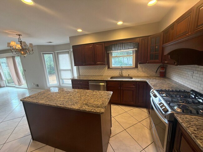 Building Photo - 4-Bedroom Home in Howell