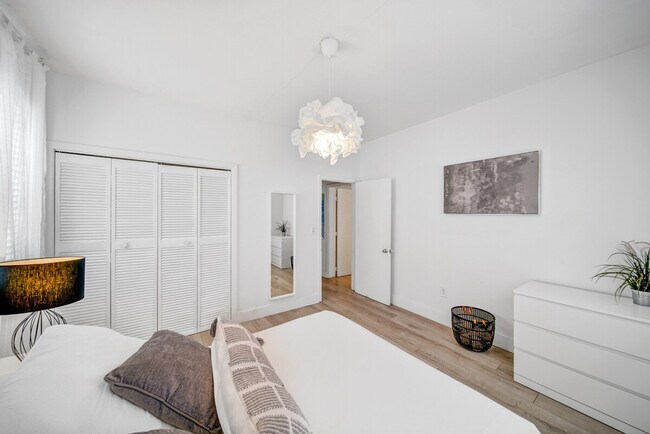 Building Photo - 142 Bay Rd