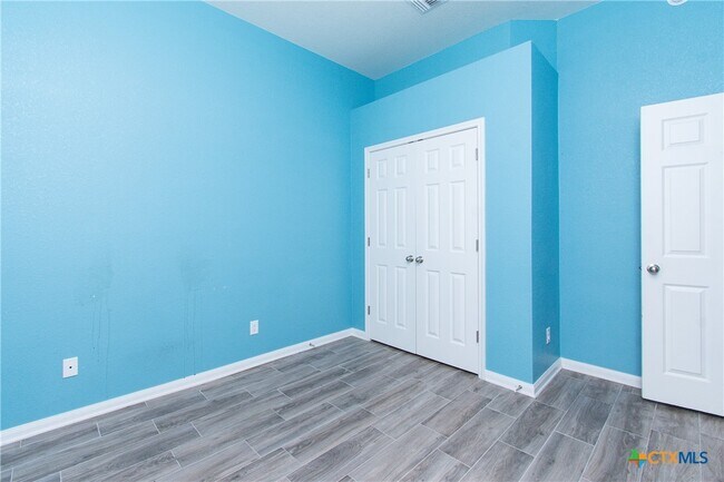 Building Photo - 6910 Catherine Dr