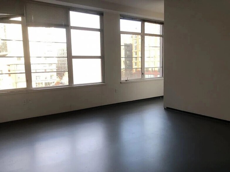 Building Photo - 160 E Berkeley St