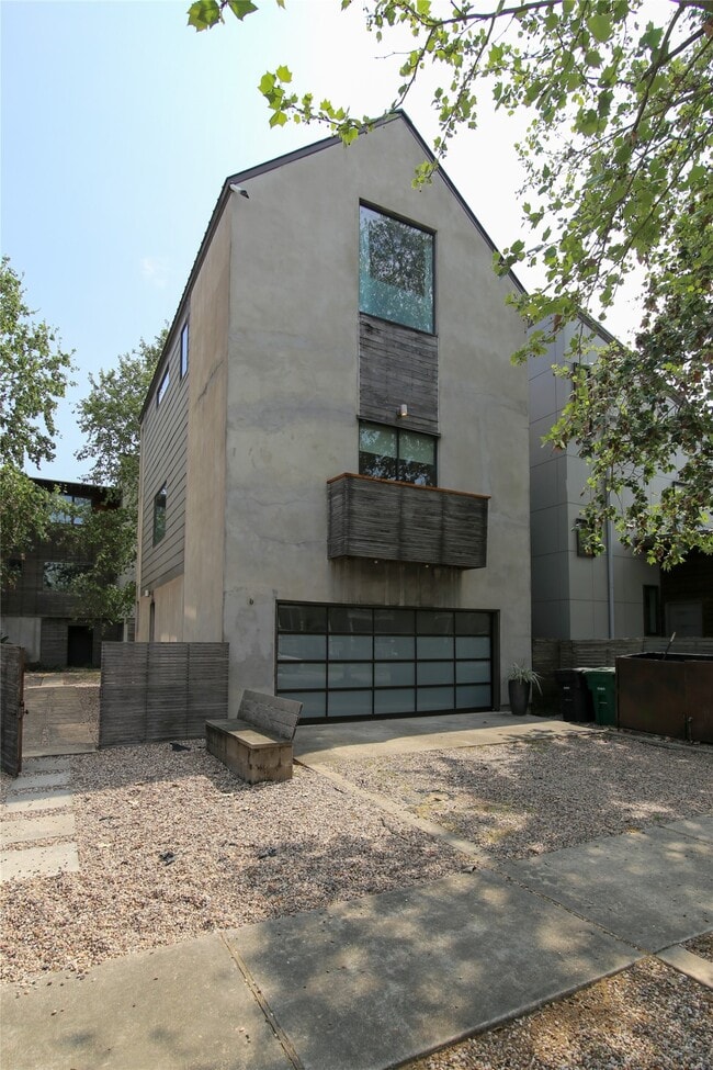 Building Photo - 730 Tulane St