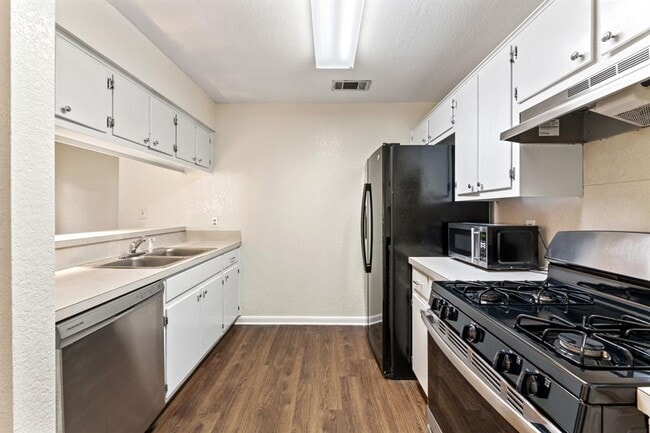 Building Photo - 2518 Howellwood Way