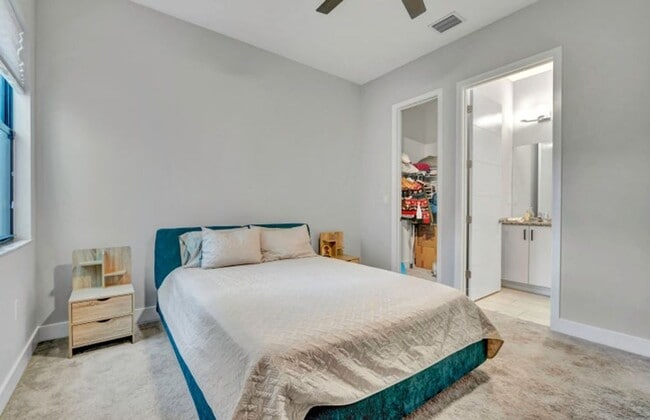 Building Photo - 17081 Five Waters Ave