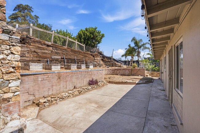 Building Photo - 7562 Zemco Dr