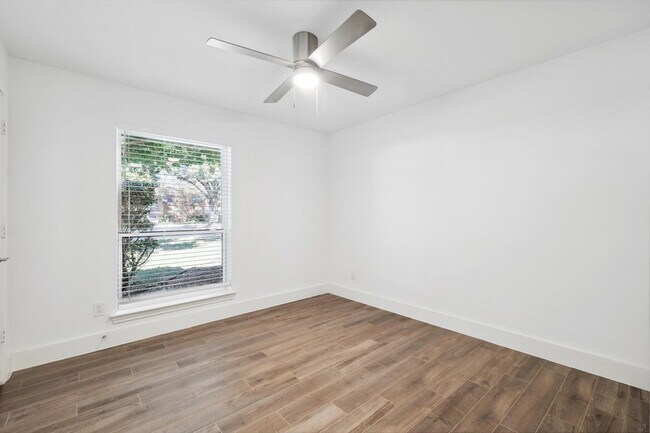 Building Photo - 6814 Hyacinth Ln
