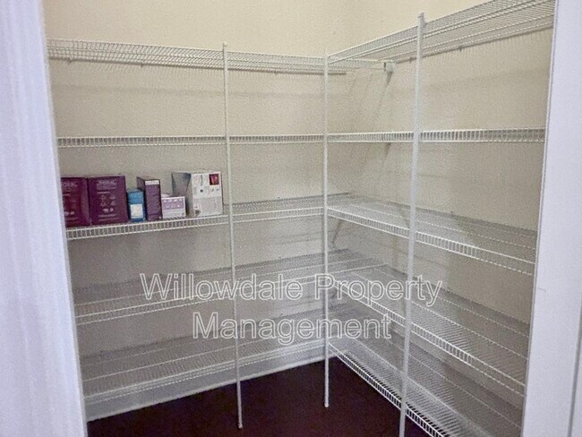 Building Photo - 136 Spring Pine Ln