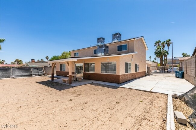 Building Photo - 3966 Green Leaf Dr