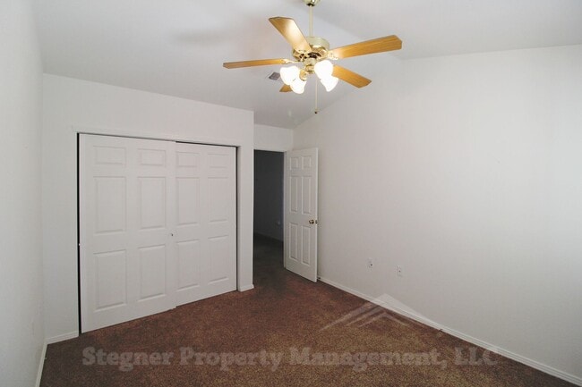 Building Photo - Wonderful Condo w/Garage