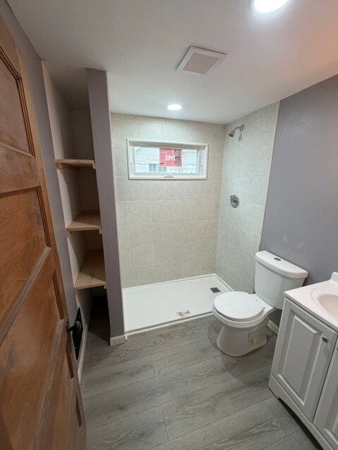 Building Photo - 670 Richmond Ave