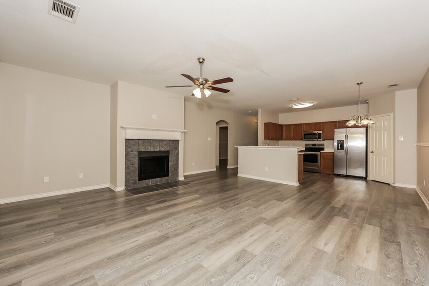 Building Photo - 1106 Longhorn Ln