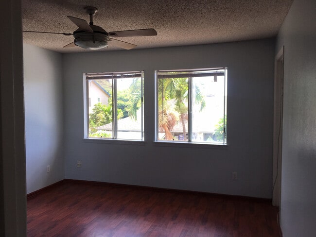 Building Photo - Single Family 4 bedroom 3 bath single family home
