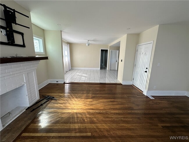 Building Photo - 1133 Hertel Ave