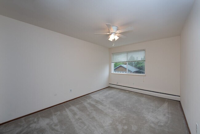 Building Photo - 2023