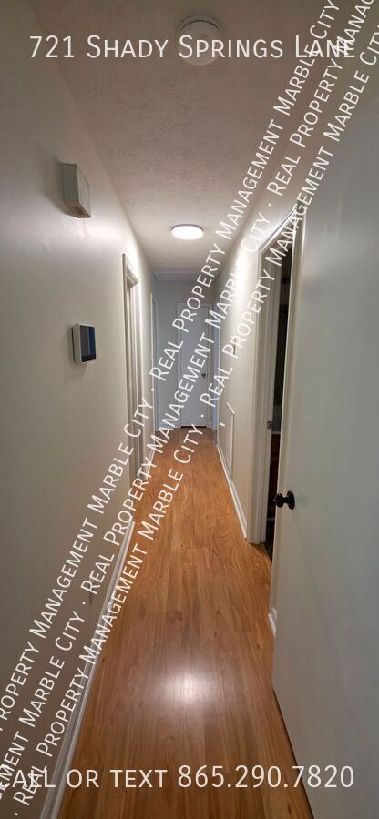Building Photo - 721 Shady Springs Ln