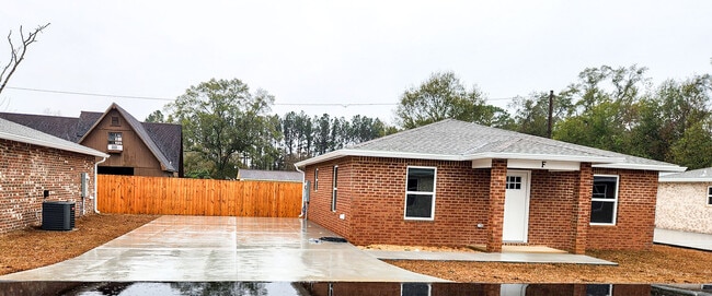 Building Photo - 130 East Ave